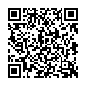 就看到不远处关灿灿正走向着一辆银色的迈巴赫二维码生成