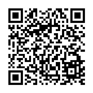 就看到离那艘船还有些距离的海面上被轰起了一个巨大的水柱二维码生成