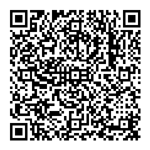 就看到穿着一身改版过的黑色骑士装看起来就像是一个风流俊美的少年骑士一样的女人踩着黑色皮靴大步朝着这边走过来二维码生成