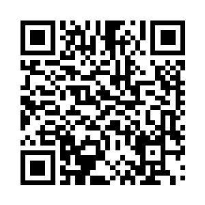 就看到站在瑜季纺大厅里那抹熟悉的身影二维码生成