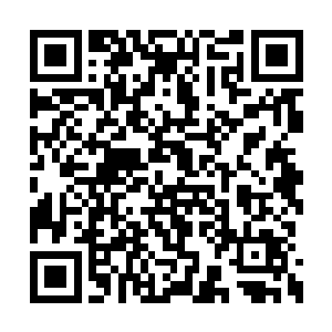 就看到迎面走来一位年纪大概在五六十岁的男子二维码生成