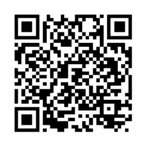 就看眼睛看向坐在季欣身边的木萦和木莎二维码生成
