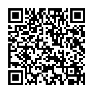 就看见一名安保几乎是用冲刺的速度朝着丁羽飞奔而来二维码生成