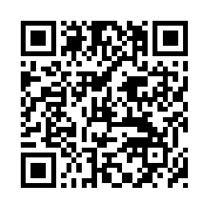 就看见冷轩由刘伯与李梦婕一起扶着下楼而来二维码生成