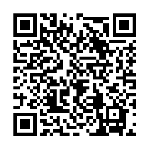 就算他只是闭着眼睛依然是感觉到了有人在看自己二维码生成