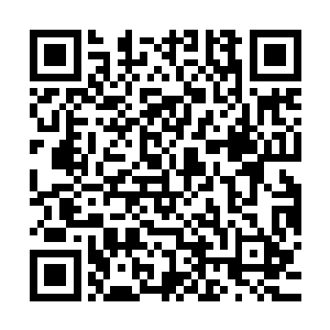 就算我把眼睛闭上仍然能感觉到有几十只眼睛不停地往我身上扫二维码生成