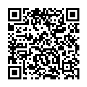 就肯定认识这个中年男子赫然就是港岛的那个梁特首二维码生成