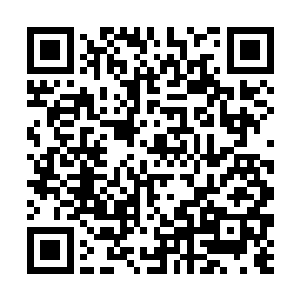 就见一个高大的浑身充满着肃杀之气的男子走了进来二维码生成