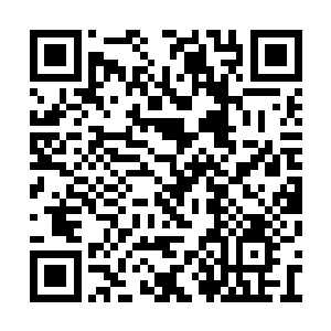 就见两辆坦克掩护着几十个步兵慢慢的扑了过来二维码生成