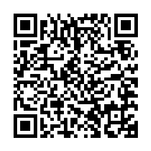 就见大形意又踢飞了一个桌子面然后跟箭似的在这桌子面后头二维码生成