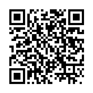 就这么看着几位警察走到他的身边二维码生成