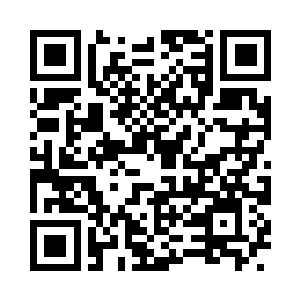 就这样依靠在车厢上面看着远处的夜景二维码生成