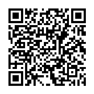 就这样在警局的刷卡机里肆无忌惮地刷了起来……二维码生成