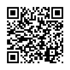 就这样钟杨颖和吴英傻傻地站在庭院门口二维码生成