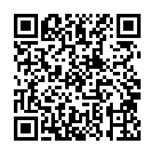 就连他身上的肌肤颜色也变得更加的璀璨夺目了二维码生成