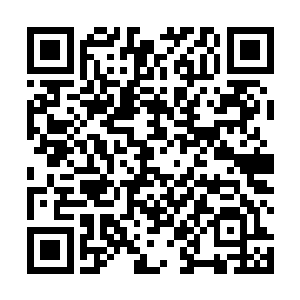 就连以前她和穆昂参加宴会时候的礼服也还留在她家里二维码生成