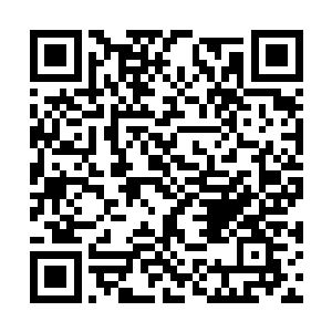 就连我们身边最亲近的人都站在背后捅我们的刀子二维码生成