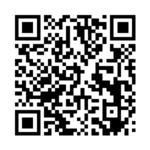 就连站在我身边的小蝶都是眉头微微一皱二维码生成