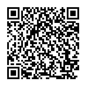 就连非洲贫困的地方都可以看到荣光为耐克公司所拍摄的广告海报二维码生成