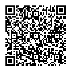 尹隻顿时眼睁睁看着后面出现的这几名黑衣人快速将靠在大石上的尹苏架起来却无能为力二维码生成