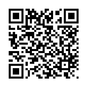 尽管晚上遇到了许多向她现殷勤的人二维码生成