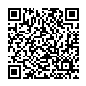 居然发现昨晚看到的那个女人居然也来到了自己这个车厢里二维码生成