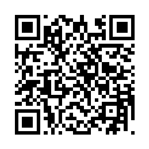 居然还伸出手去轻轻抚摸起了它的身体二维码生成
