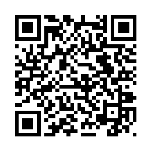 居然还好整以暇的挠了挠自己脖子二维码生成
