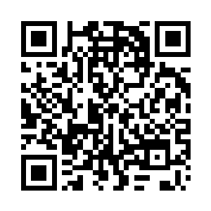 屋外的人似乎浑然不觉他在迅速走近二维码生成