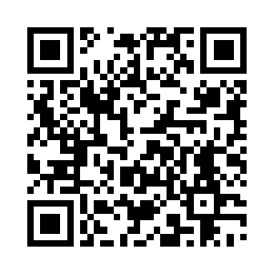 屋顶的一个石雕鸽子被他踢得飚飞而起二维码生成