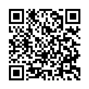 屠夫左手一把抓过苏凡朝着自己轰来的拳头二维码生成