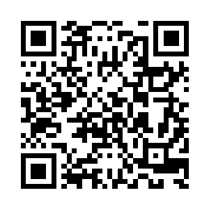 山本站在三具已经烧焦残缺的遗体跟前二维码生成
