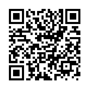 山洞的角落堆放着一些矿泉水和压缩饼干二维码生成