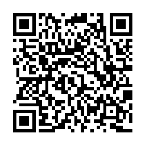 山羊胡眼里带着怨毒的狠狠的望了一眼上官木峰和萧易两人二维码生成