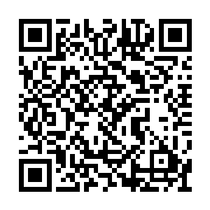 山脚下另外一侧的一些士兵突然大喊了起来――二维码生成