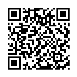 屹立在花海之中的古城堡就像是一座灯塔一样二维码生成