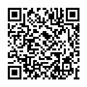 岚铜转了几个弯之后钻进了一处破旧的小木屋里二维码生成