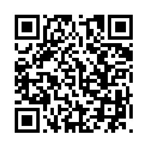工甲韧六人被带着在交易区内的街道上走着二维码生成