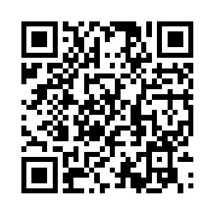 左手一把卡住了这名年轻男子的脖子二维码生成