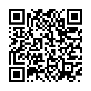 左手摸出兜里的打火机点燃才到油箱出油口边二维码生成