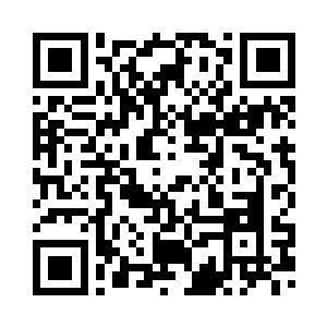 左手的拇指轻轻摩挲着右手的拇指二维码生成