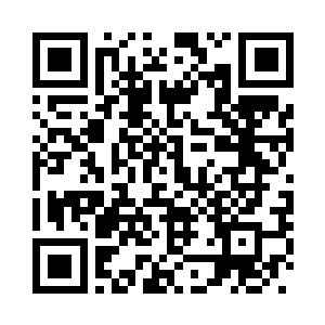 左手边坐在高椅上的足有两三百人二维码生成