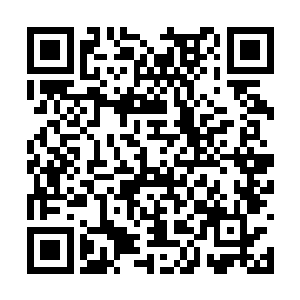 左臂上黑洞洞的炮口统统喷射出了五彩纷呈的光华二维码生成