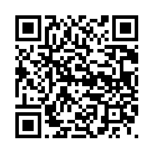 左臂的衣袖被划开了一道长长的裂缝二维码生成