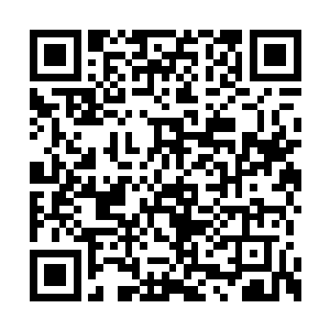 巨剑散发出耀眼的红芒从四名杀手的脖子处划过二维码生成