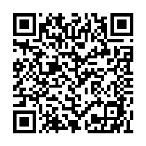 巨大的冲击力将男子撞飞出十米开外才落在地上二维码生成