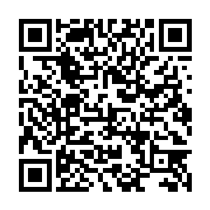 巨大的雷声吓得关诗琳紧紧地伏在欧阳志远的怀里二维码生成