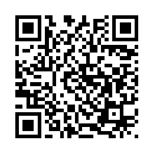 巨鹰抓着爪下那条被它啄伤的大蛇二维码生成