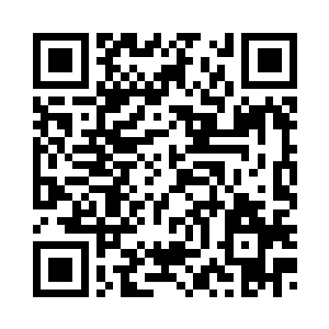 巨龙的巨爪分别抓着一件仙家法宝二维码生成