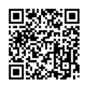 巫車手上捧着一小罐黏糊糊的疗伤药二维码生成